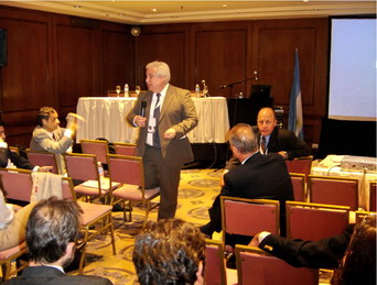 Dr. Sergio Lucino presidiendo la Asamblea