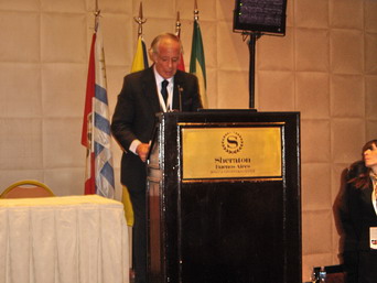 Dr. Roberto Villavicencio 