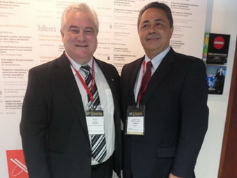 Dr. Sergio Lucino junto al Presidente del Congreso Dr. Jaime Madrid Jaramillo