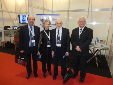 Doctor Carlos Quiroga Mayor junto a su esposa Nora, Doctor Sergio Moguillansky y Doctor Sergio Lucino en el Stand de FAARDIT