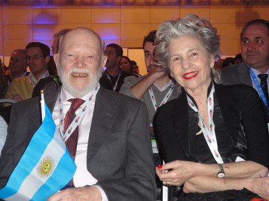 El Doctor Carlos Quiroga Mayor junto a su esposa Nora luego de la Distinción efectuada durante el 44 JPR 2014