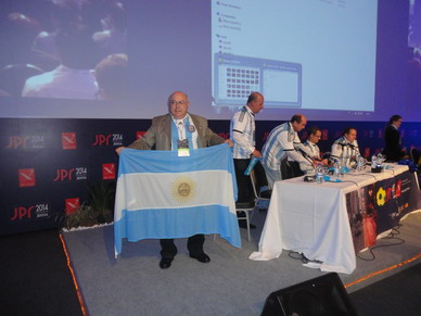 Equipo argentino subiendo al estrado para iniciar el Match desafío